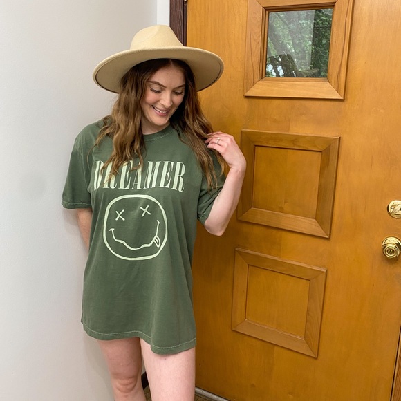 Dreamer Graphic Tee New With Tags Green with Smiley Face - Picture 3 of 7
